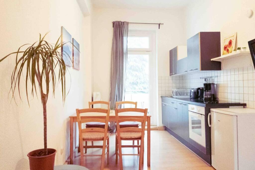 Altbauwohnung Direkt An Der Karli Mit Balkon - Netflix Inklusive Leipzig Exteriör bild